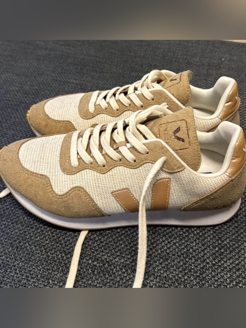 Veja Women’s Sneakers Size 10